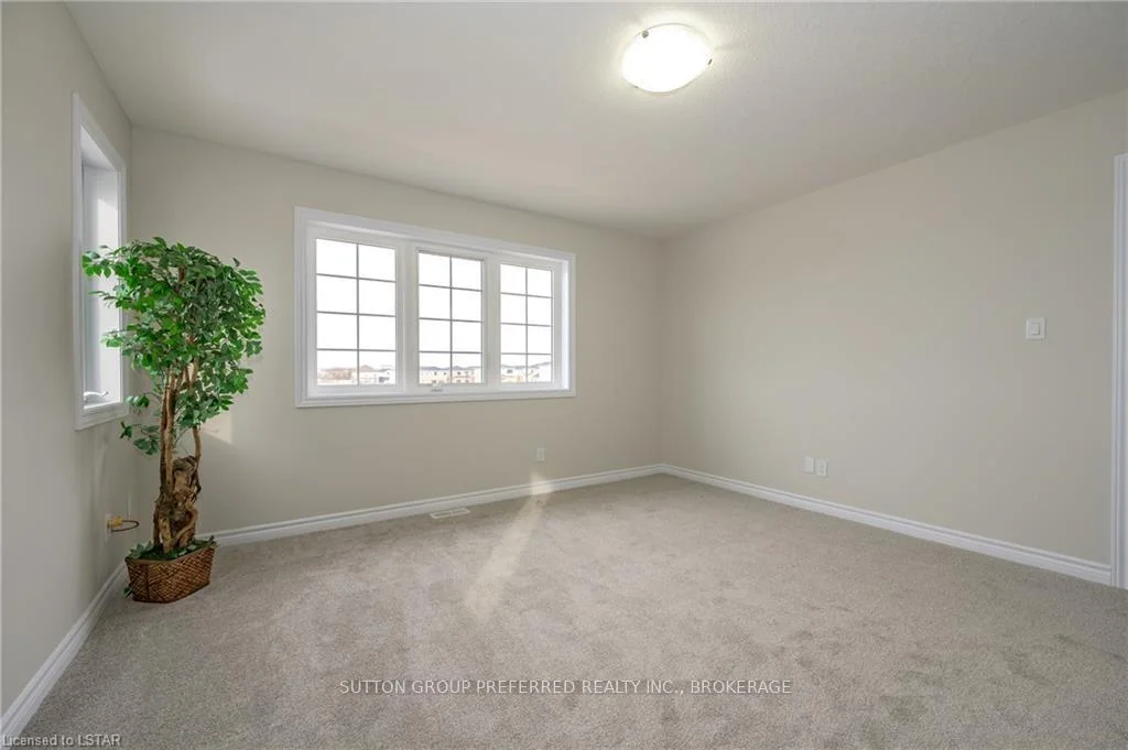 Photo 42 of 377 Kennington Way, London, South W — HOMEH
