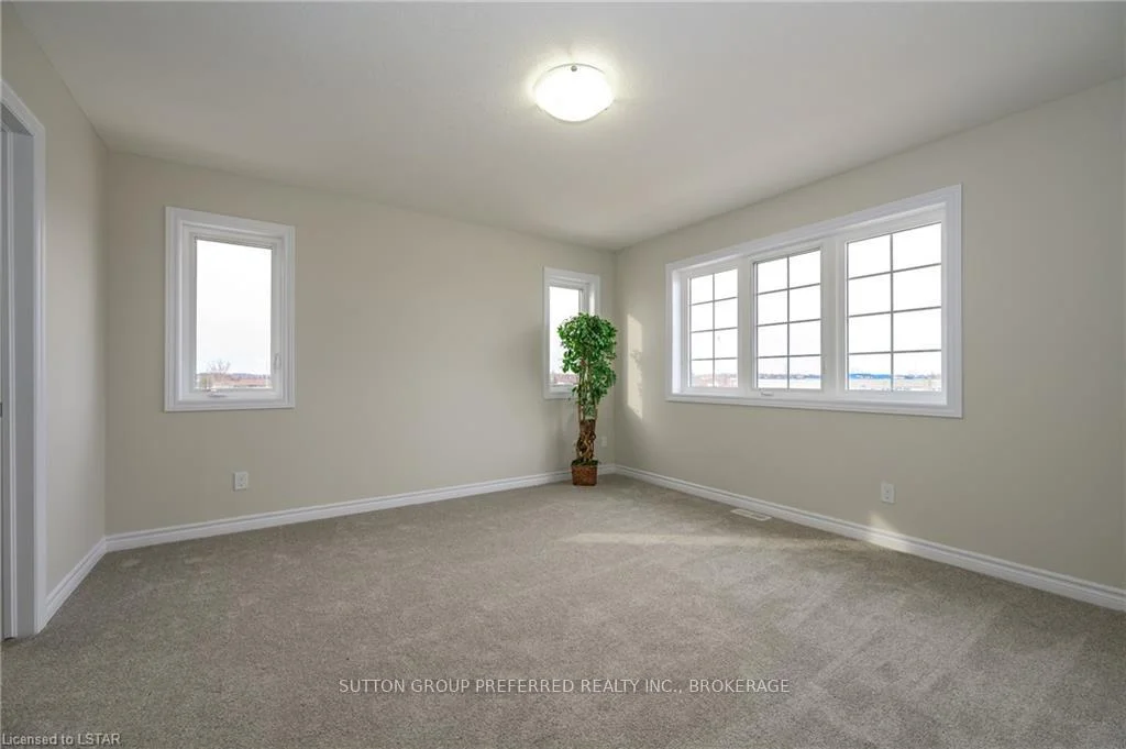 Photo 44 of 377 Kennington Way, London, South W — HOMEH