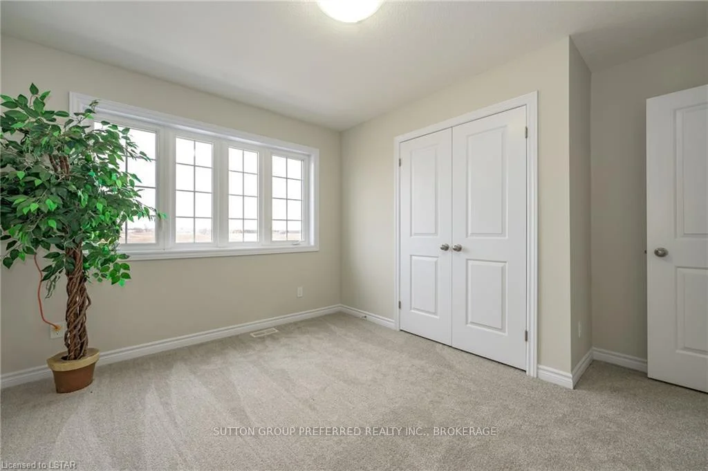 Photo 52 of 377 Kennington Way, London, South W — HOMEH