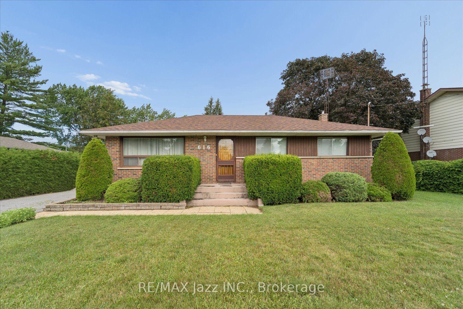 Photo 2 of 616 Bickle Drive, Oshawa, Northwood — HOMEH