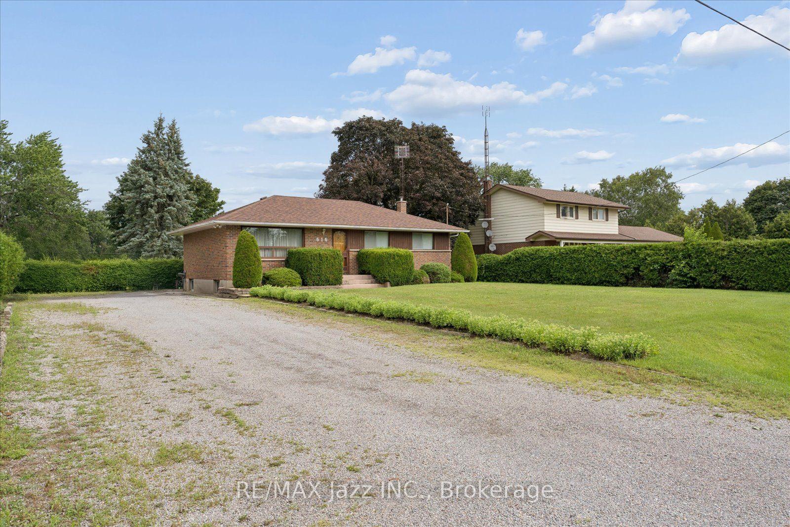 Photo 3 of 616 Bickle Drive, Oshawa, Northwood — HOMEH