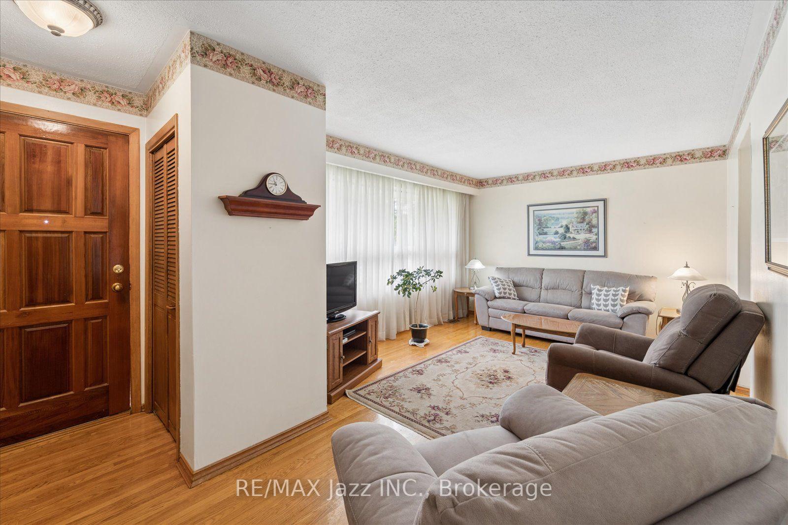 Photo 5 of 616 Bickle Drive, Oshawa, Northwood — HOMEH