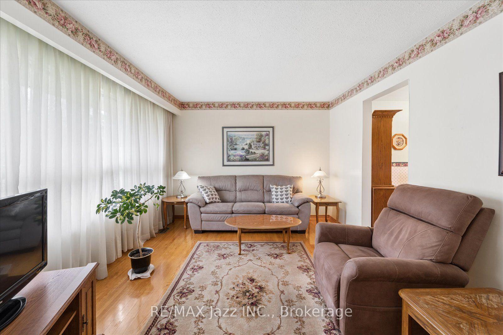 Photo 6 of 616 Bickle Drive, Oshawa, Northwood — HOMEH