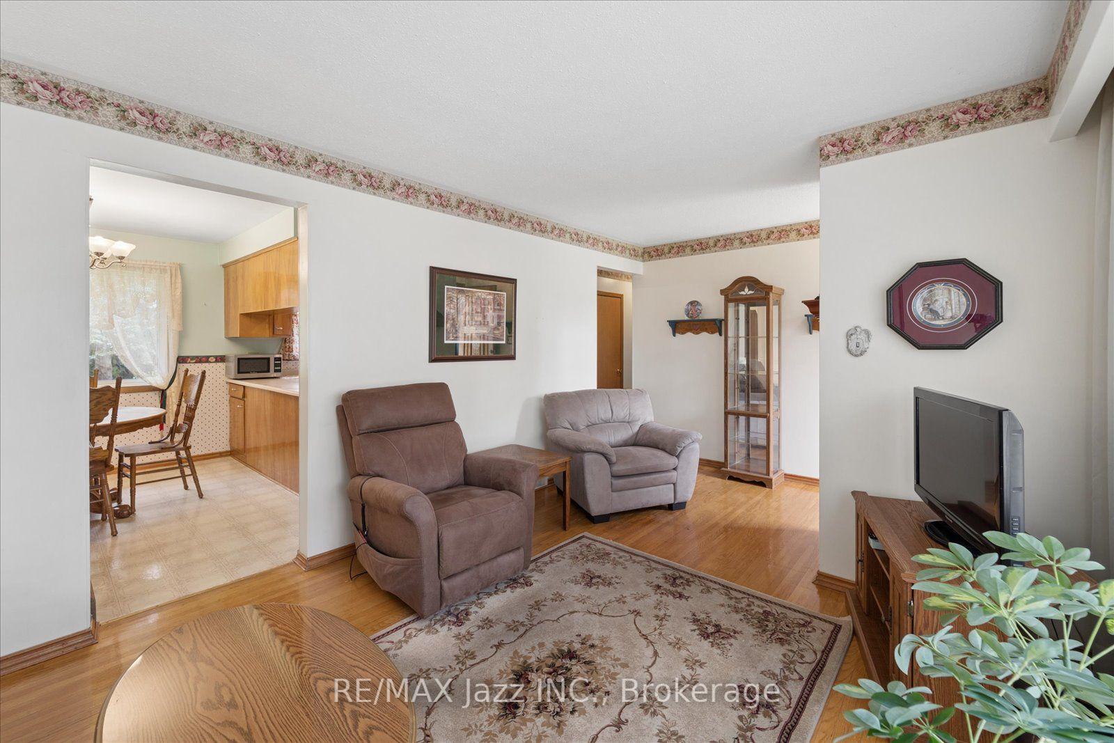 Photo 7 of 616 Bickle Drive, Oshawa, Northwood — HOMEH
