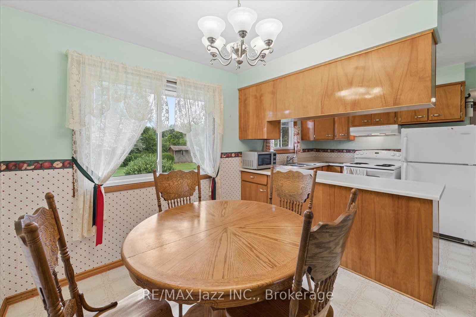 Photo 9 of 616 Bickle Drive, Oshawa, Northwood — HOMEH