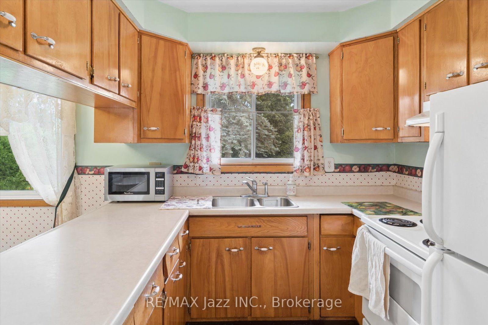 Photo 11 of 616 Bickle Drive, Oshawa, Northwood — HOMEH