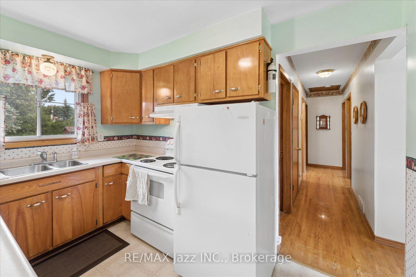 Photo 12 of 616 Bickle Drive, Oshawa, Northwood — HOMEH