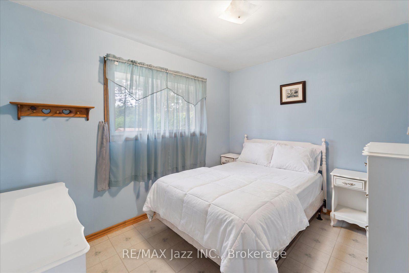 Photo 14 of 616 Bickle Drive, Oshawa, Northwood — HOMEH