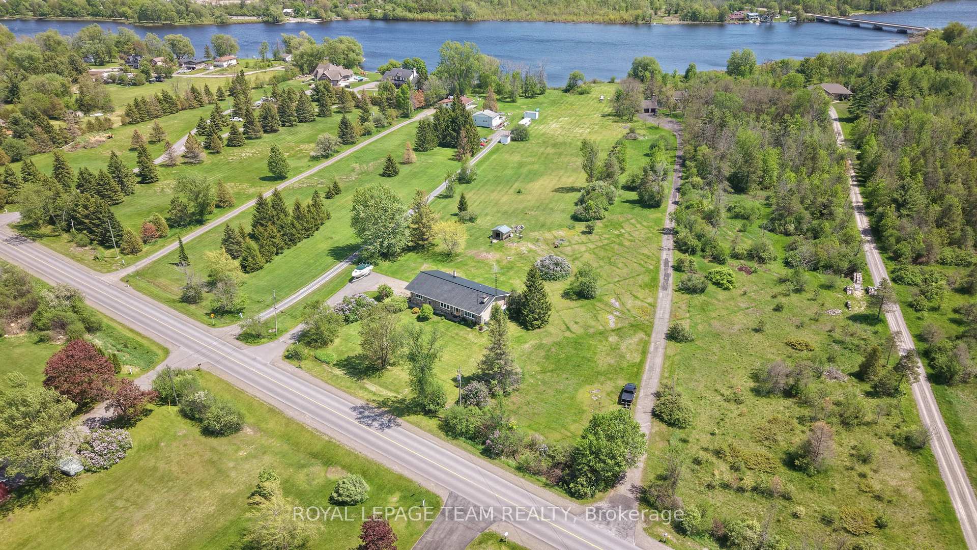 Photo 2 of 434 High Street, Beckwith, Beckwith Twp — HOMEH