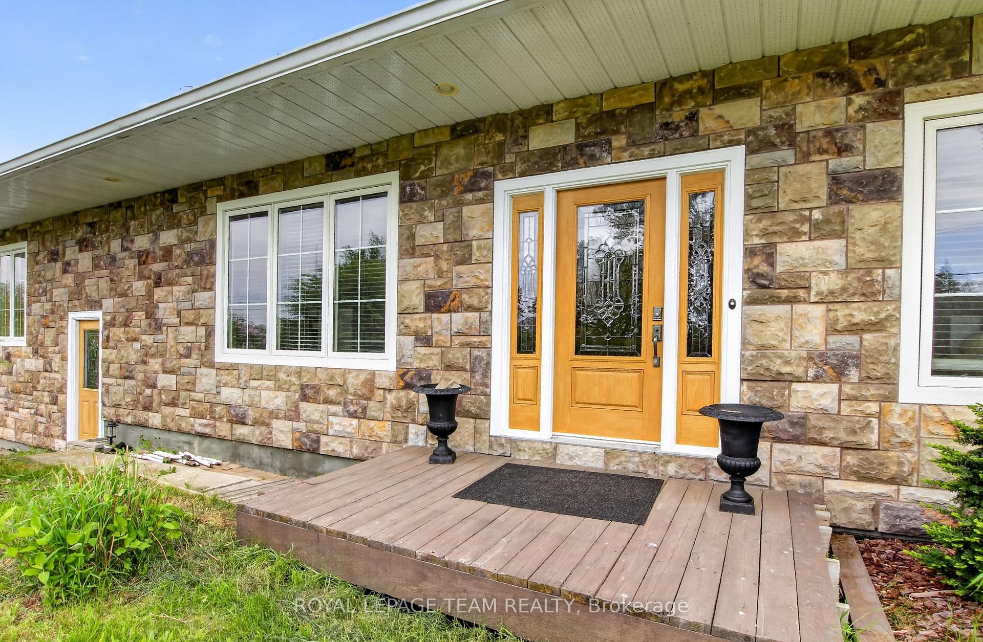 Photo 4 of 434 High Street, Beckwith, Beckwith Twp — HOMEH