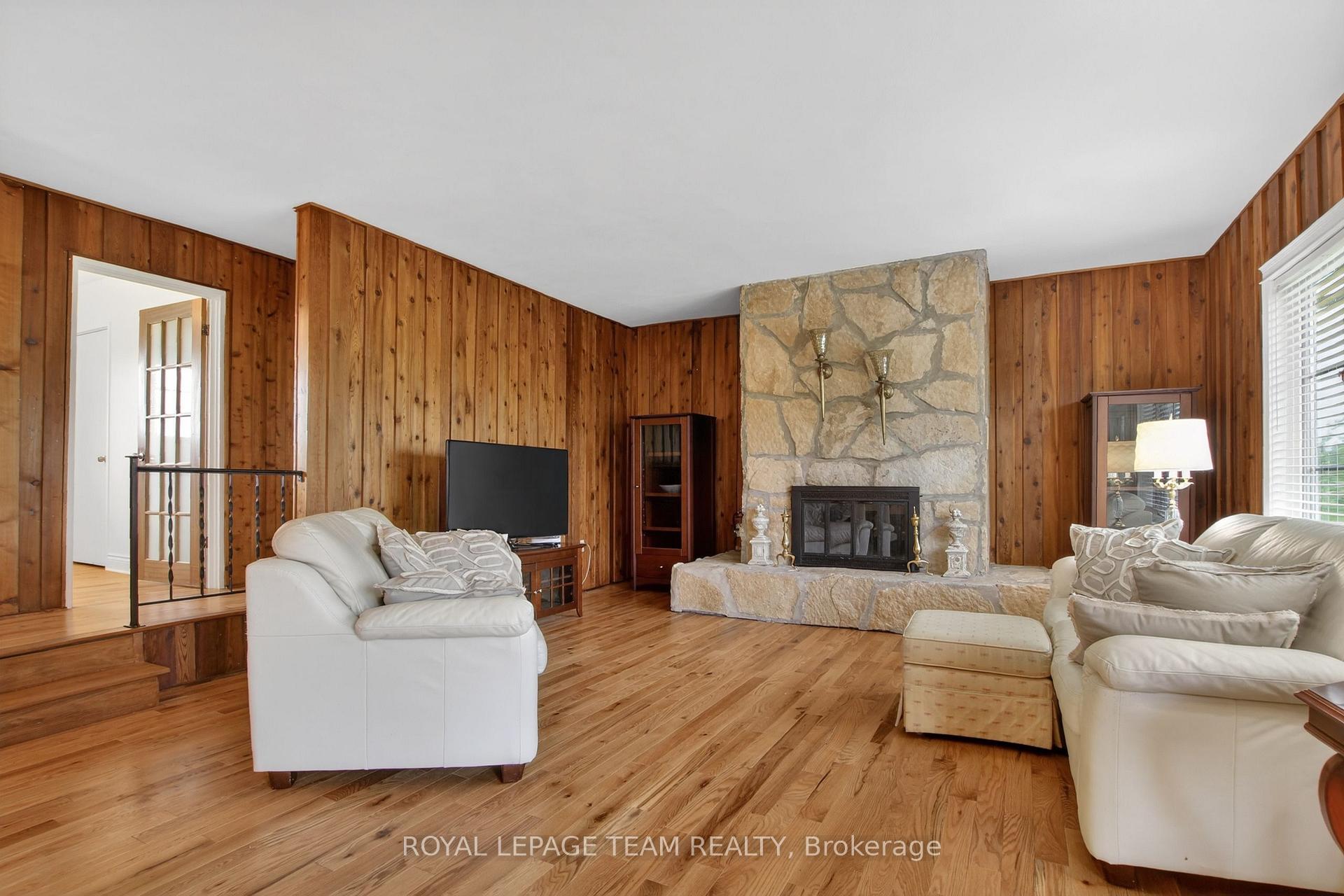 Photo 7 of 434 High Street, Beckwith, Beckwith Twp — HOMEH