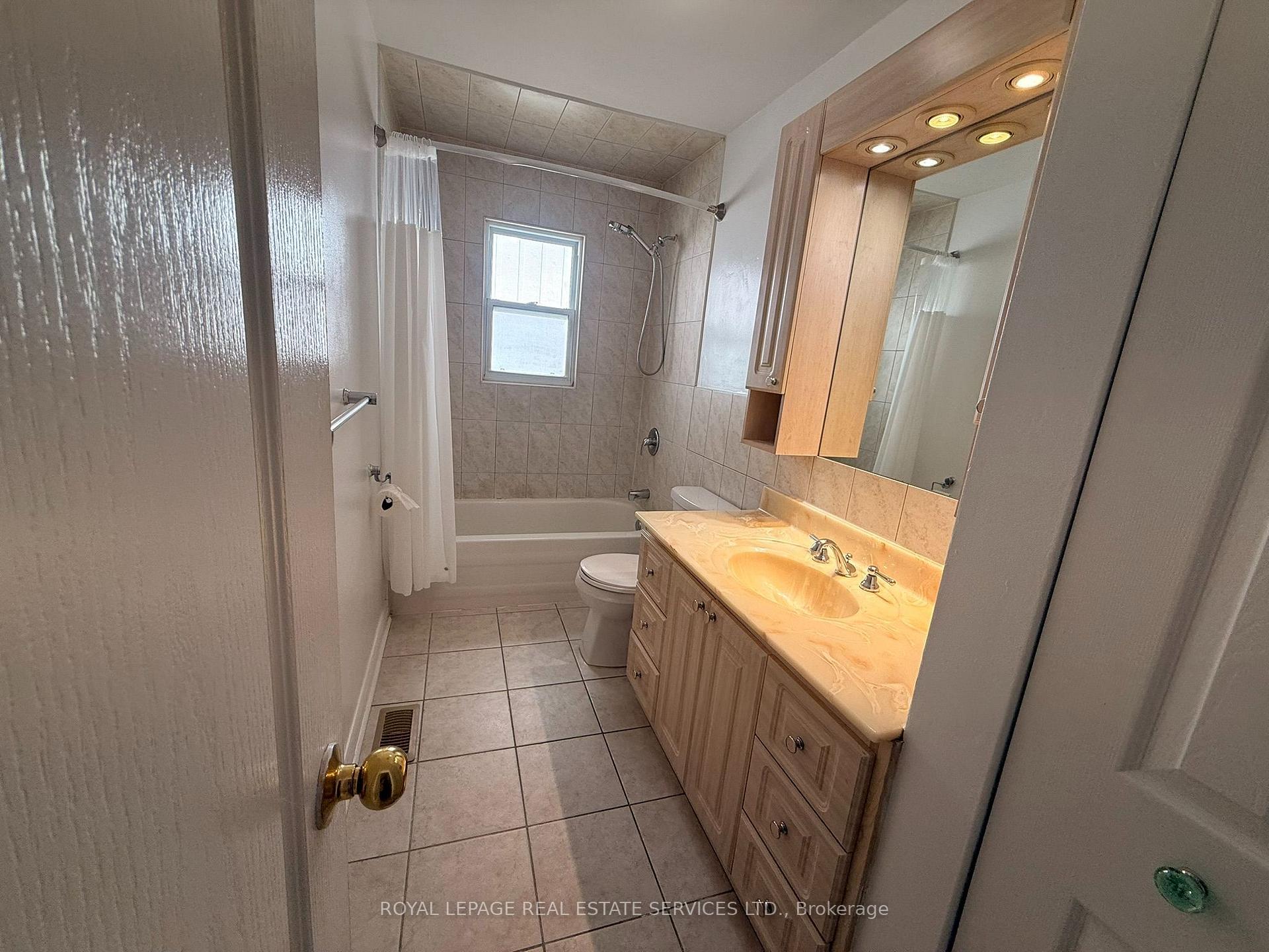 Photo 14 of Unit 1, 19 Academy Road, Halton Hills, Georgetown — HOMEH