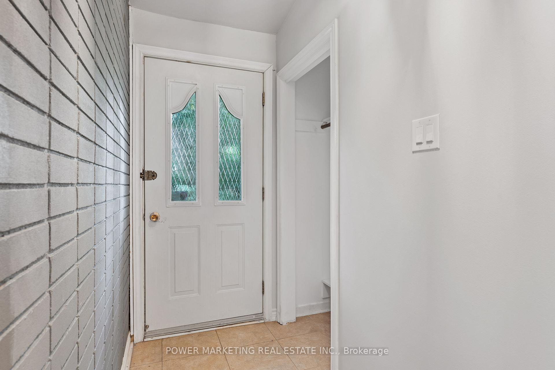 Photo 3 of 935 Goren Avenue, Ottawa, Elmvale Acres/Urbandale — HOMEH