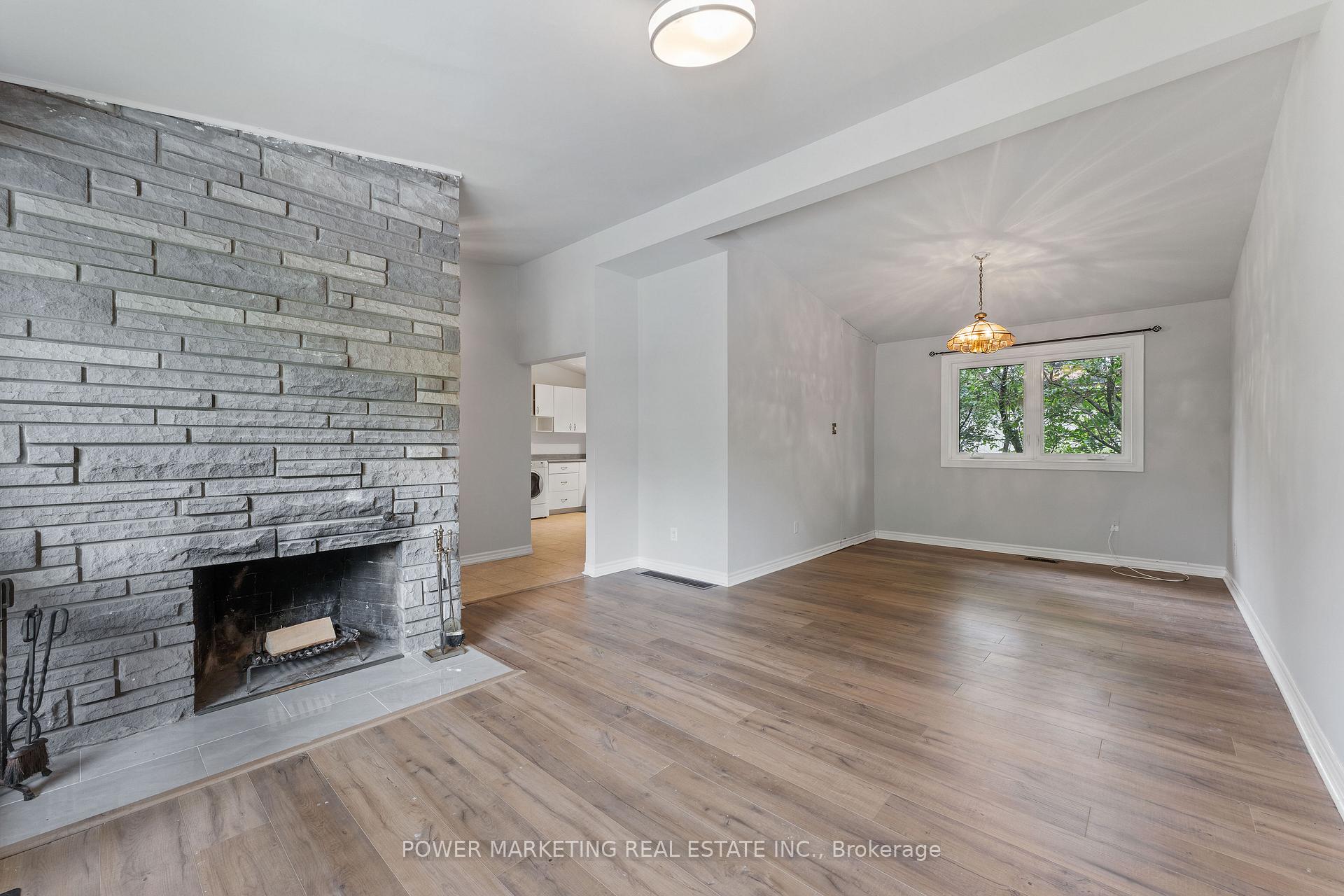 Photo 4 of 935 Goren Avenue, Ottawa, Elmvale Acres/Urbandale — HOMEH