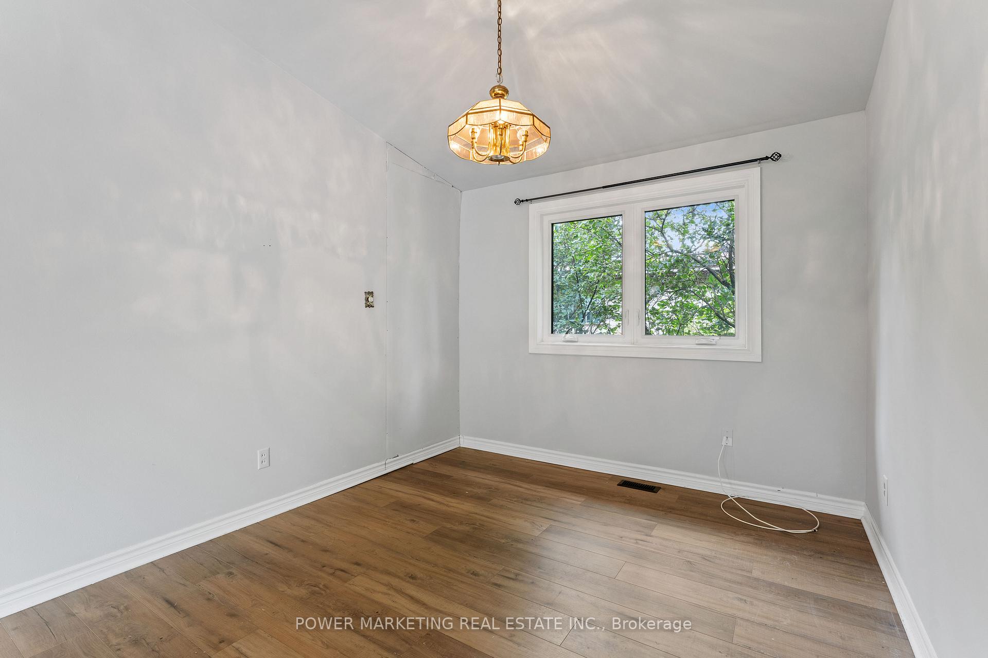 Photo 6 of 935 Goren Avenue, Ottawa, Elmvale Acres/Urbandale — HOMEH