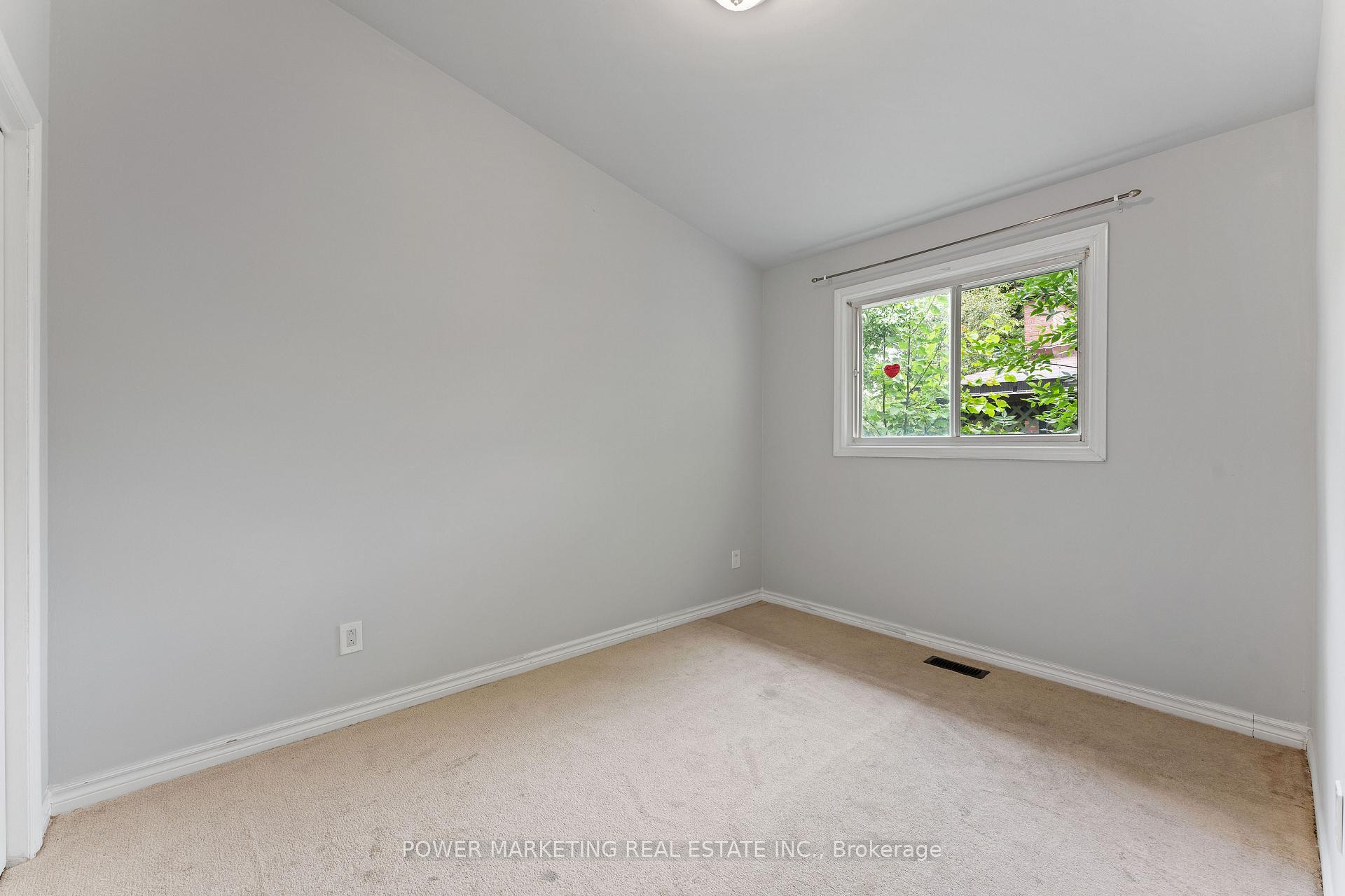 Photo 13 of 935 Goren Avenue, Ottawa, Elmvale Acres/Urbandale — HOMEH