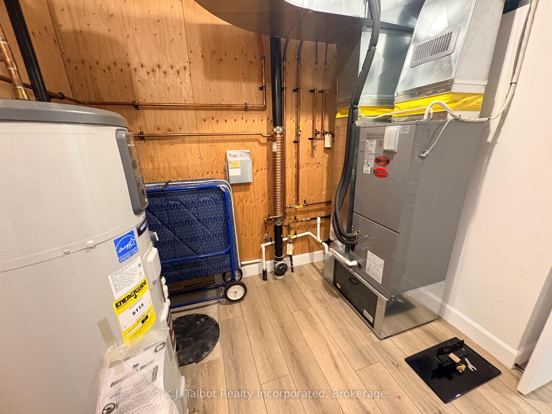 Photo 11 of Unit UNIT 2, 451 Woodridge Drive, Goderich, Goderich (Town) — HOMEH