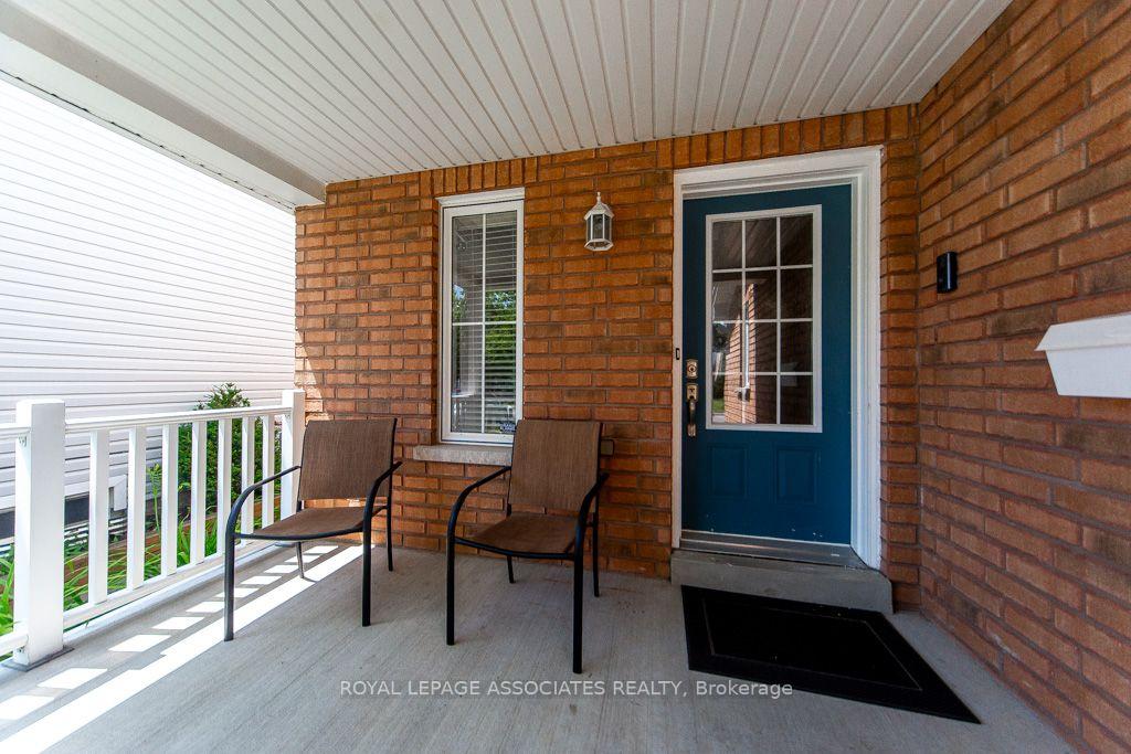 Photo 4 of 1700 Spencely Drive, Oshawa, Taunton — HOMEH