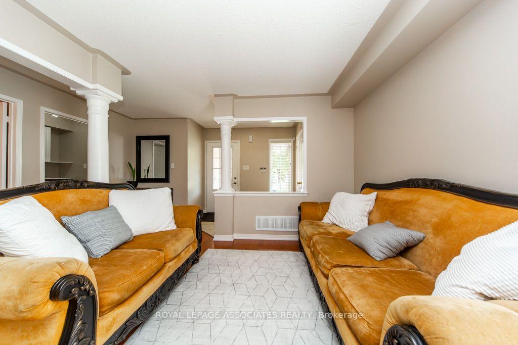 Photo 10 of 1700 Spencely Drive, Oshawa, Taunton — HOMEH