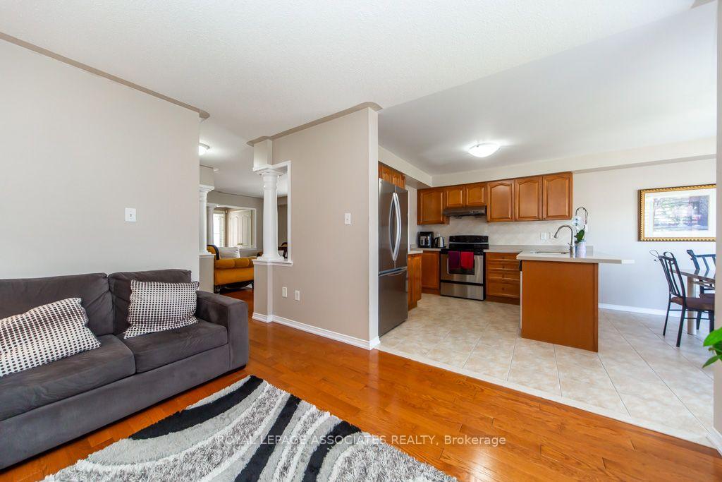 Photo 15 of 1700 Spencely Drive, Oshawa, Taunton — HOMEH