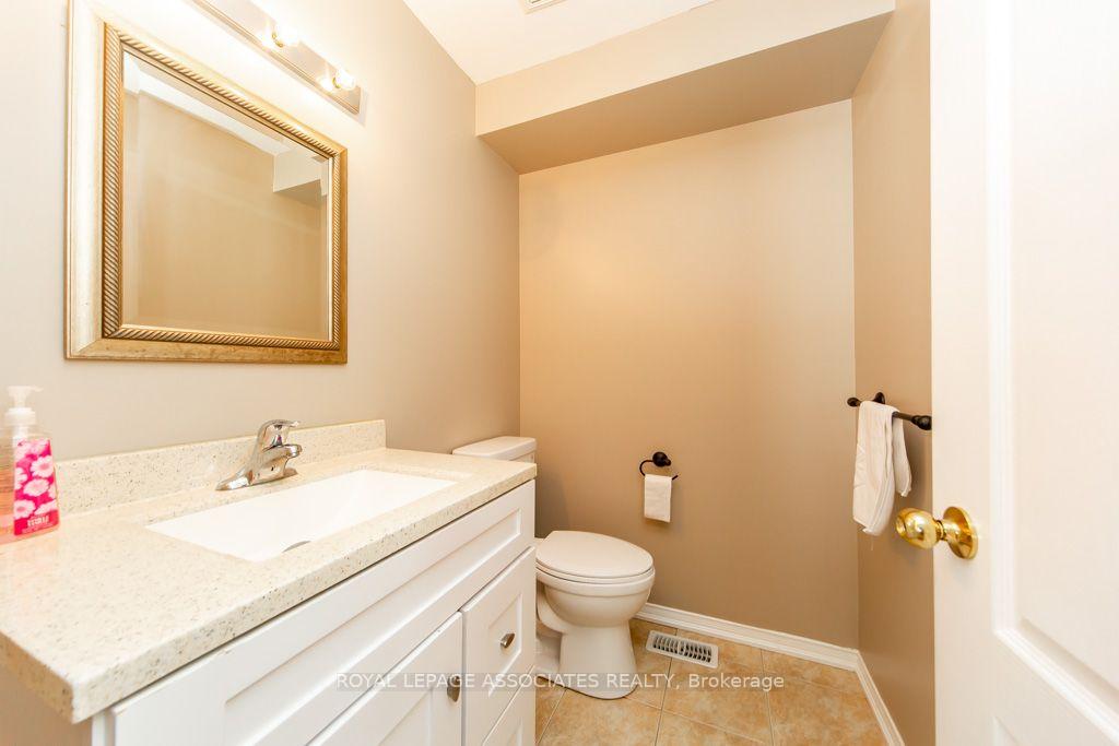 Photo 23 of 1700 Spencely Drive, Oshawa, Taunton — HOMEH