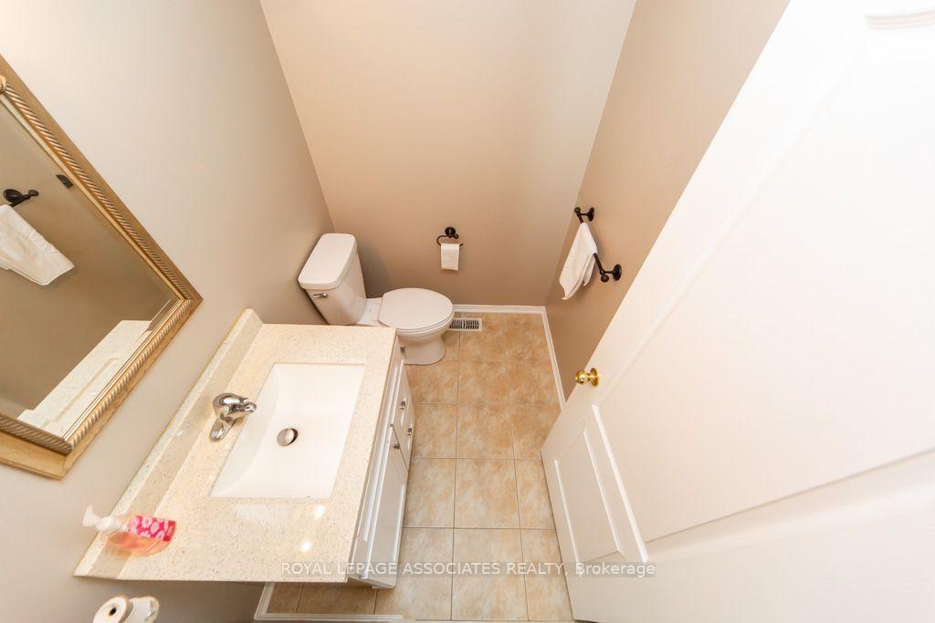 Photo 24 of 1700 Spencely Drive, Oshawa, Taunton — HOMEH