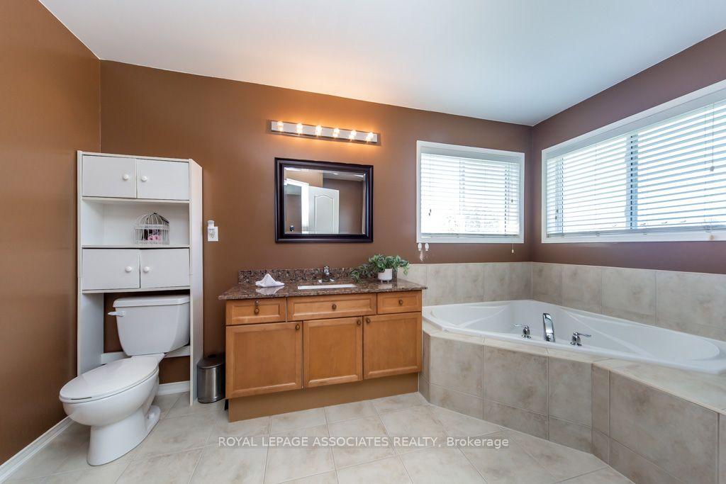 Photo 31 of 1700 Spencely Drive, Oshawa, Taunton — HOMEH