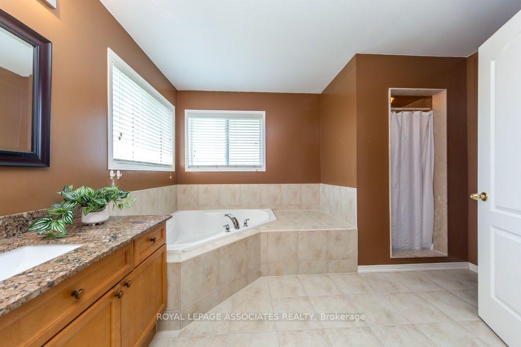 Photo 32 of 1700 Spencely Drive, Oshawa, Taunton — HOMEH