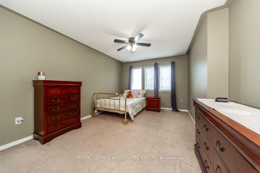 Photo 33 of 1700 Spencely Drive, Oshawa, Taunton — HOMEH