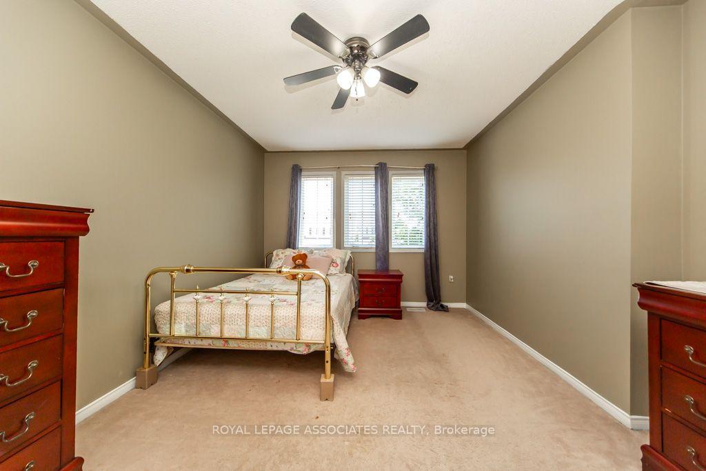 Photo 34 of 1700 Spencely Drive, Oshawa, Taunton — HOMEH