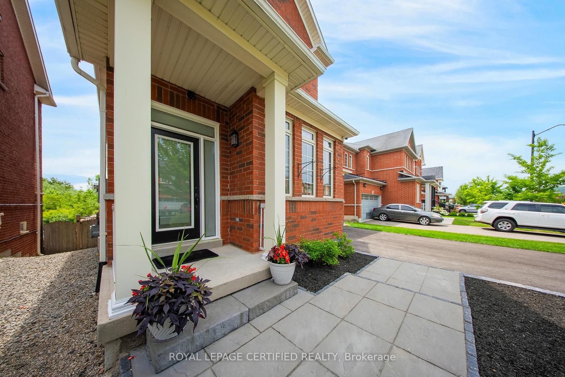 Photo 2 of 515 Hinchey Crescent, Milton, Scott — HOMEH