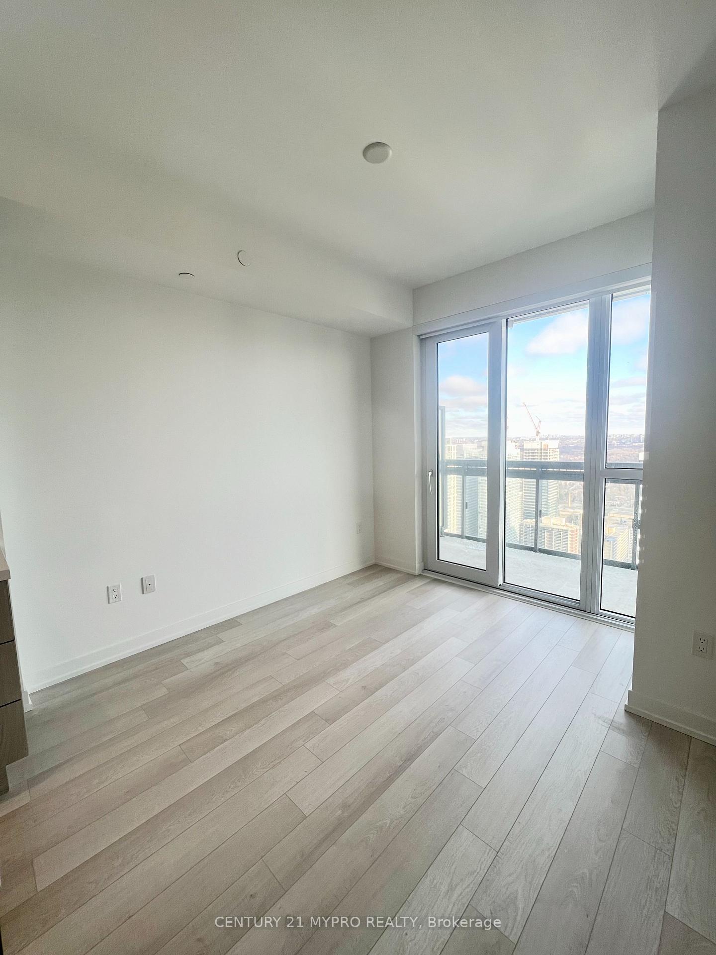 Photo 3 of Unit 3802, 39 Roehampton Avenue, Toronto, Mount Pleasant West — HOMEH