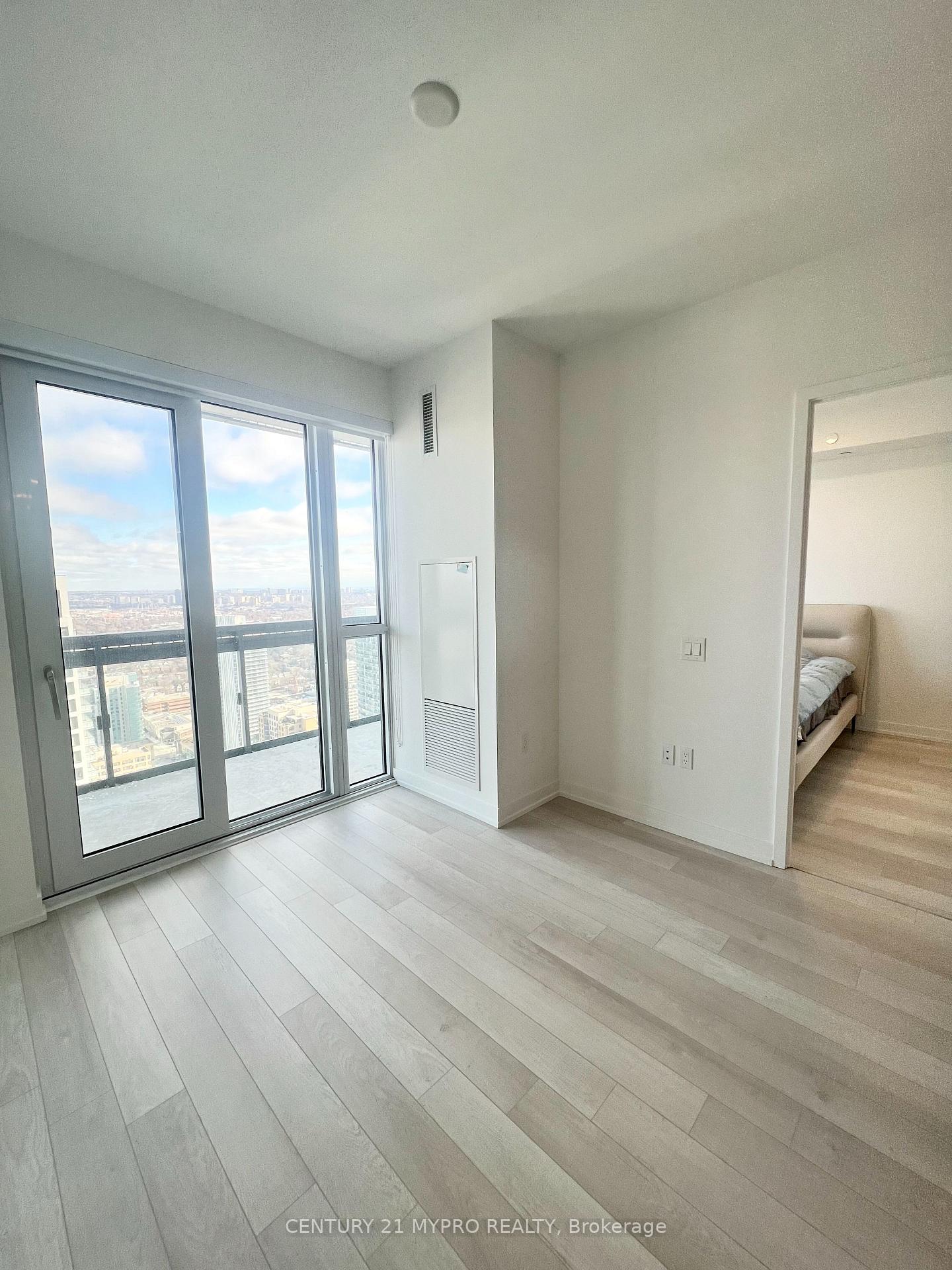 Photo 4 of Unit 3802, 39 Roehampton Avenue, Toronto, Mount Pleasant West — HOMEH