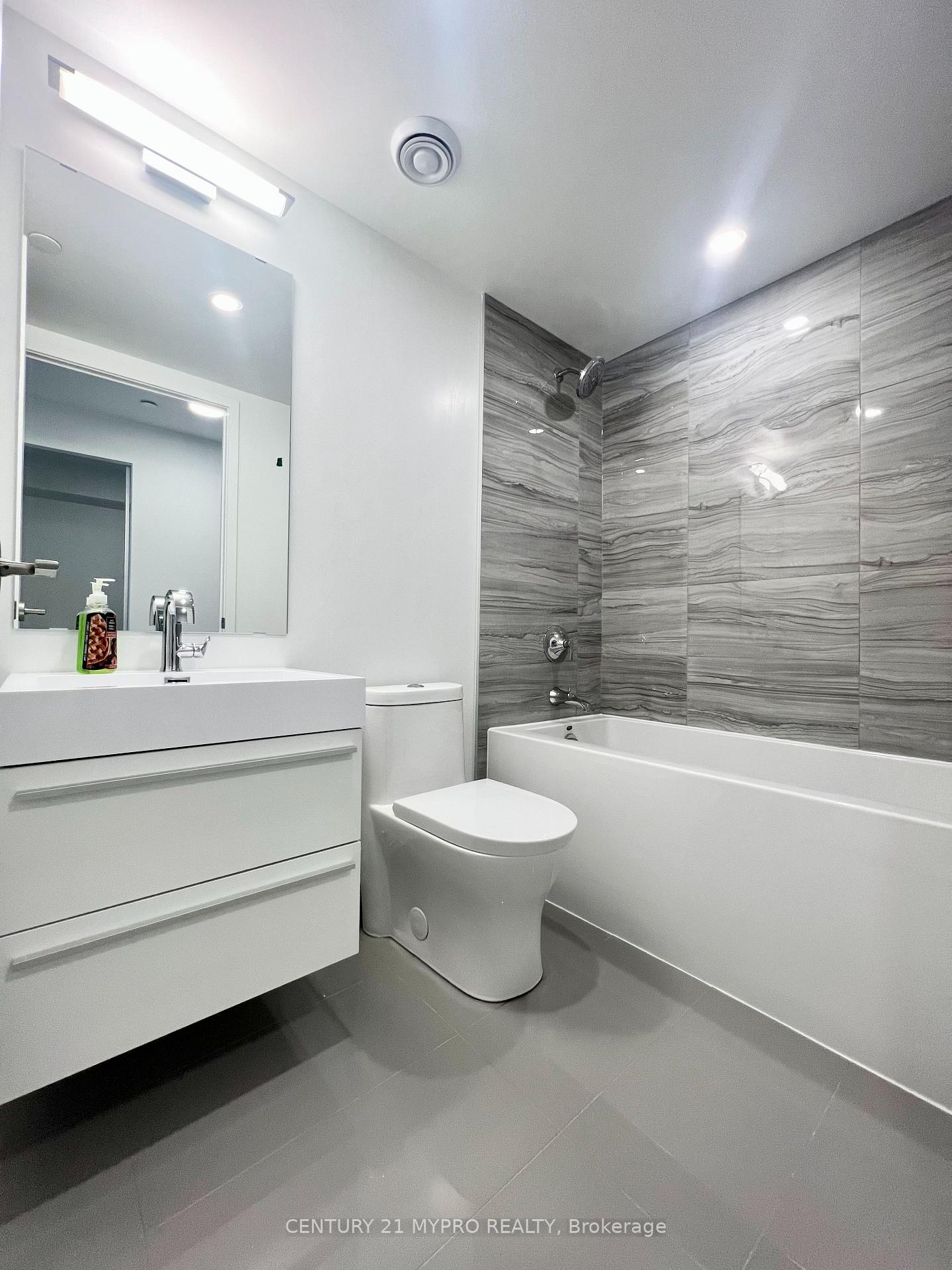 Photo 13 of Unit 3802, 39 Roehampton Avenue, Toronto, Mount Pleasant West — HOMEH