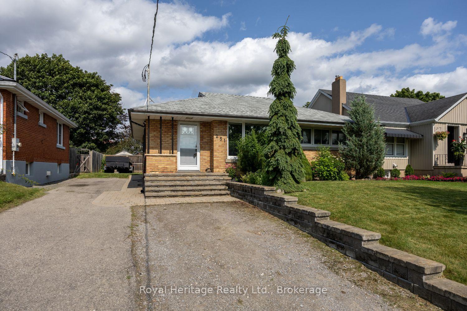 Photo 2 of 251 Elizabeth Street, Oshawa, McLaughlin — HOMEH