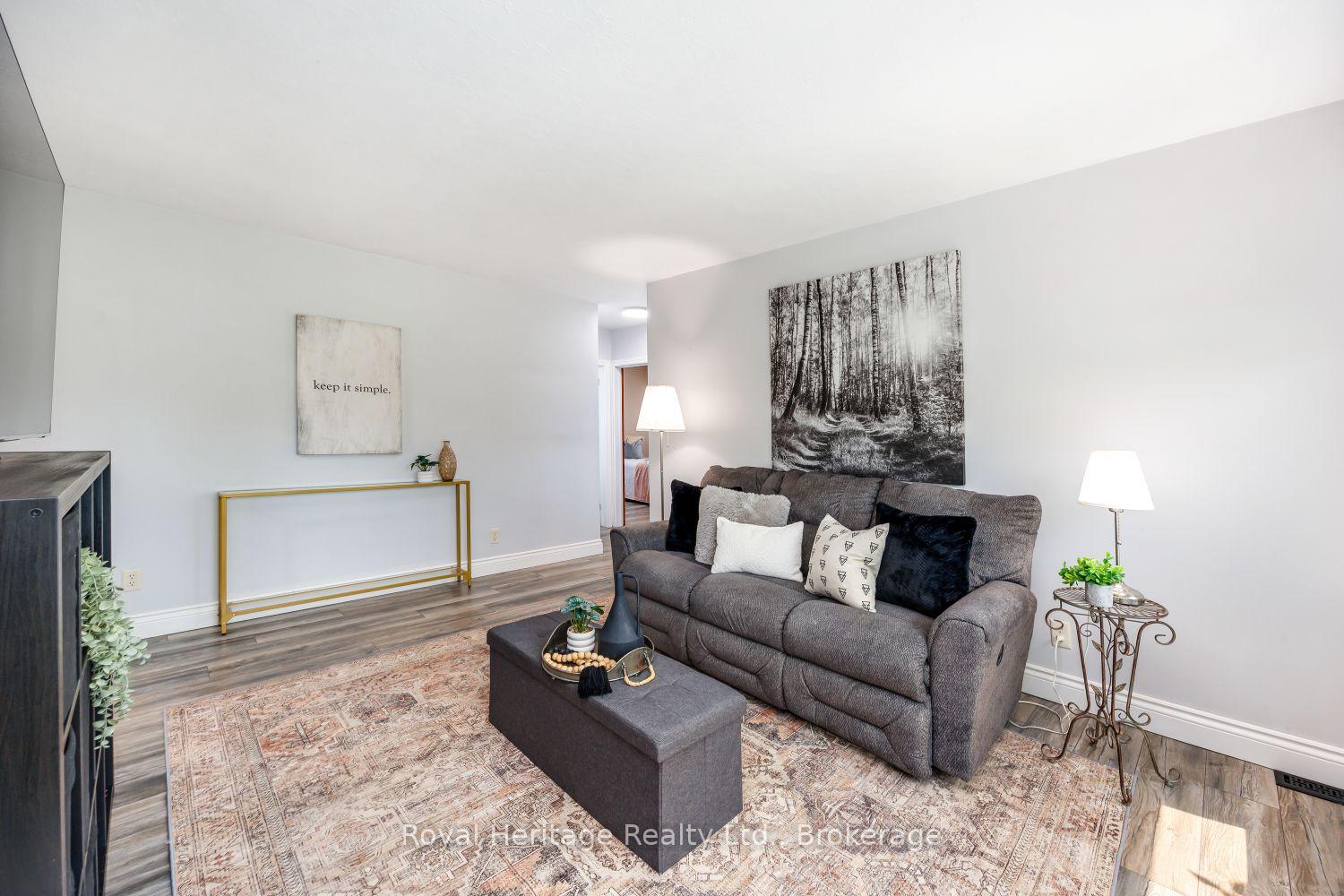 Photo 3 of 251 Elizabeth Street, Oshawa, McLaughlin — HOMEH