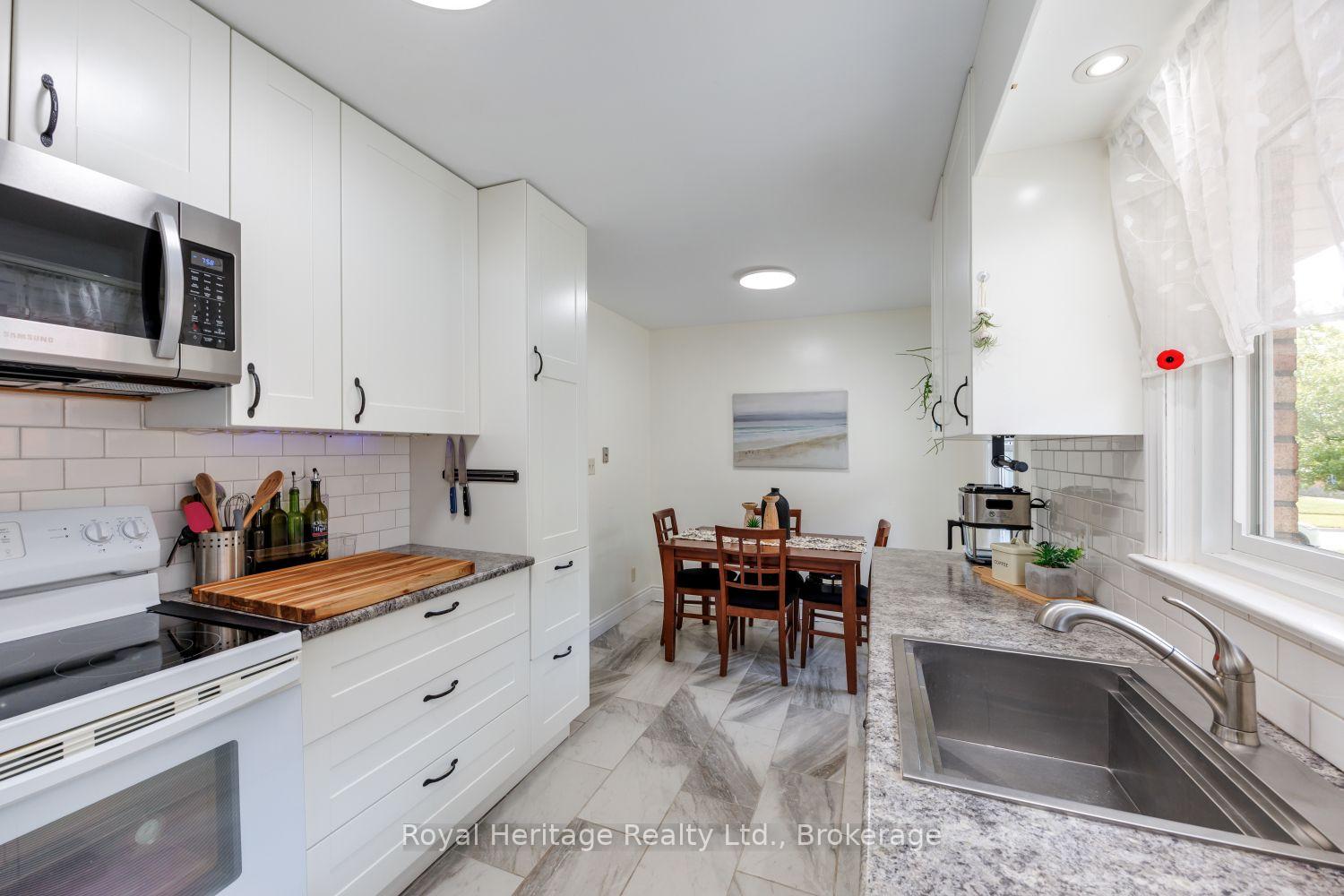 Photo 6 of 251 Elizabeth Street, Oshawa, McLaughlin — HOMEH