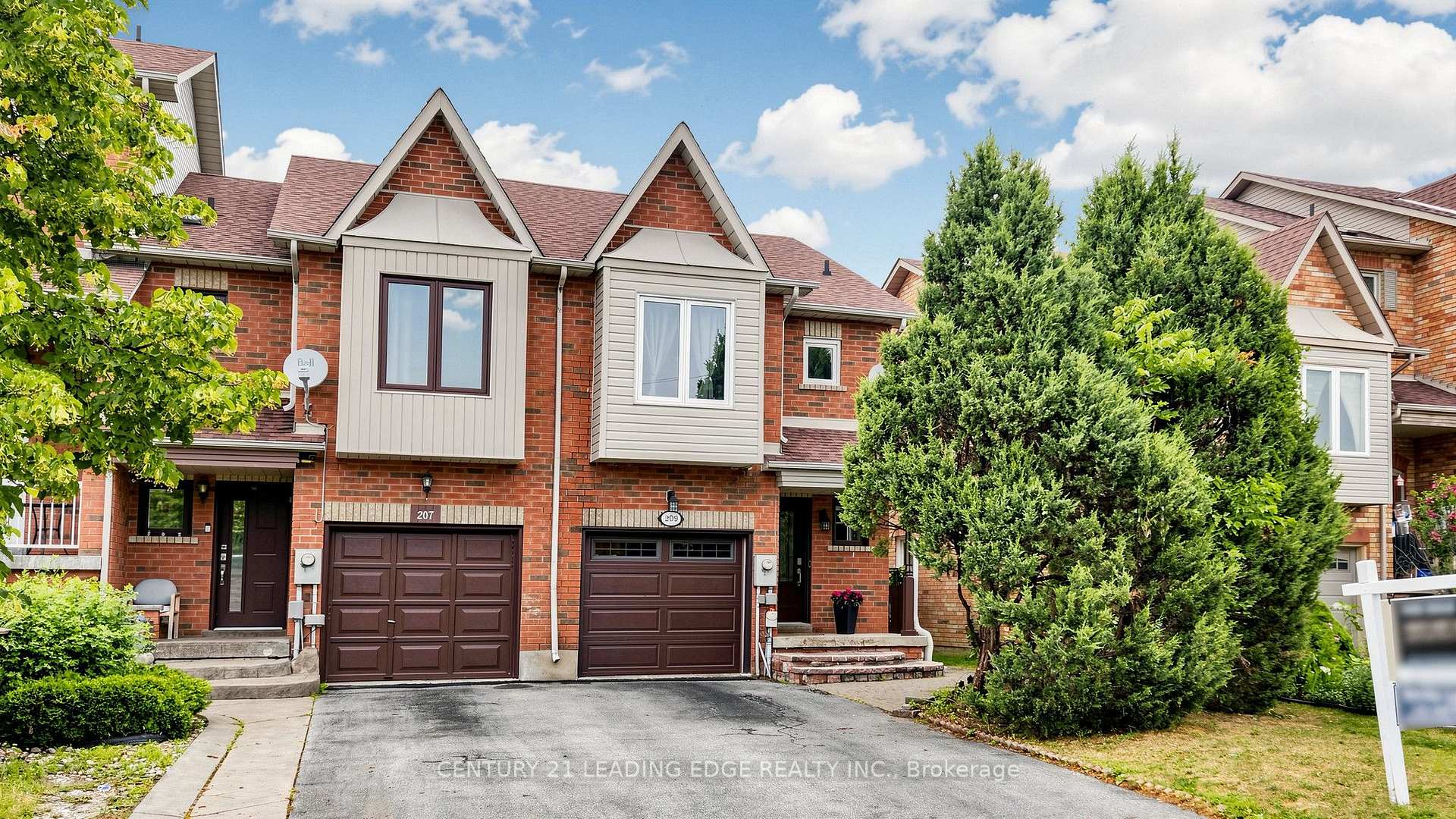 Photo 2 of 209 Kelso Crescent, Vaughan, Maple — HOMEH