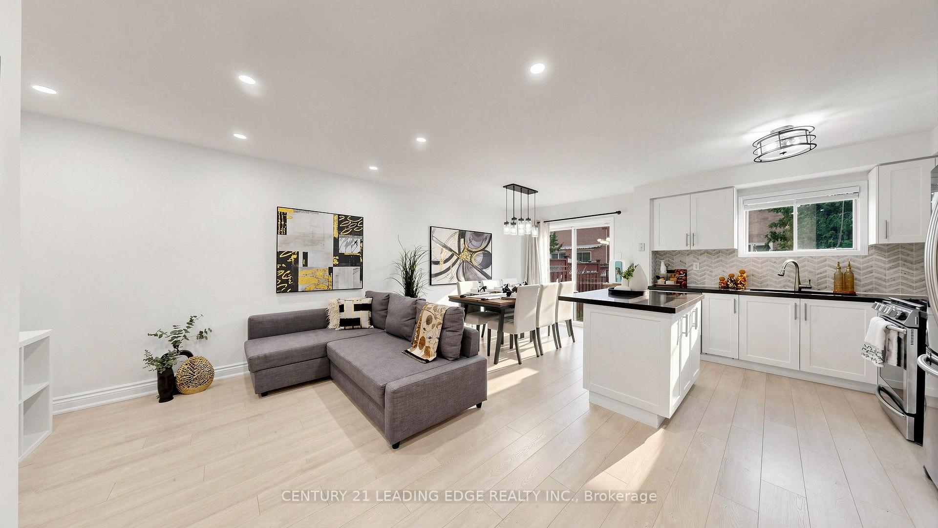 Photo 6 of 209 Kelso Crescent, Vaughan, Maple — HOMEH