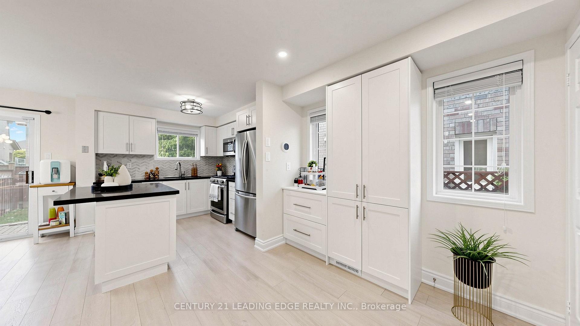 Photo 5 of 209 Kelso Crescent, Vaughan, Maple — HOMEH
