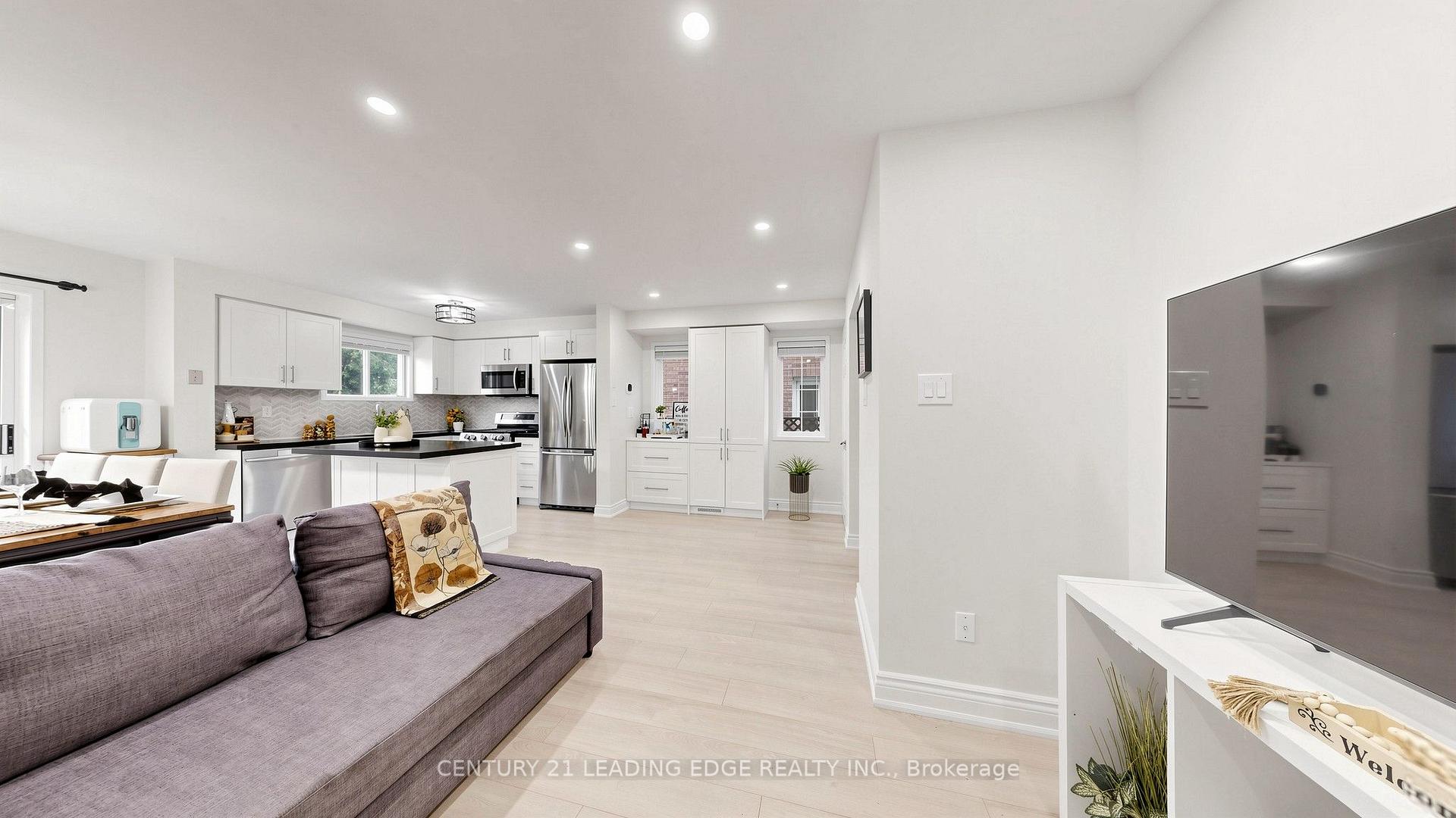 Photo 10 of 209 Kelso Crescent, Vaughan, Maple — HOMEH