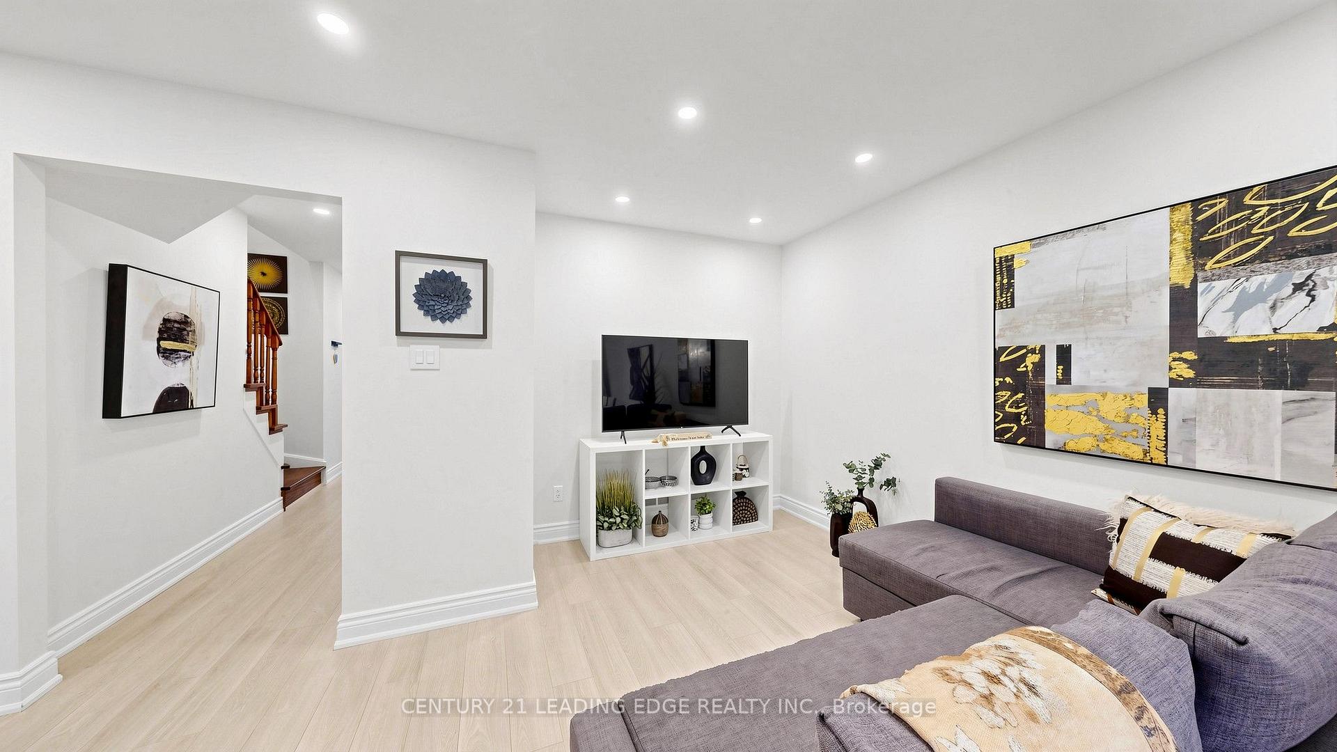 Photo 7 of 209 Kelso Crescent, Vaughan, Maple — HOMEH