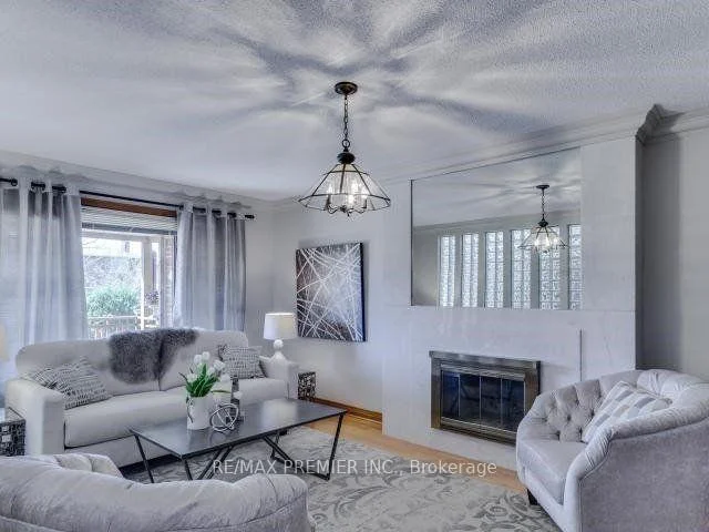 Photo 9 of 29 Carmen Crescent, Vaughan, East Woodbridge — HOMEH
