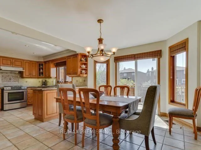 Photo 15 of 29 Carmen Crescent, Vaughan, East Woodbridge — HOMEH