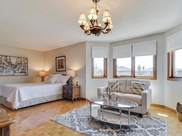 Photo 21 of 29 Carmen Crescent, Vaughan, East Woodbridge — HOMEH