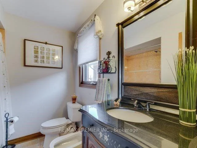 Photo 23 of 29 Carmen Crescent, Vaughan, East Woodbridge — HOMEH