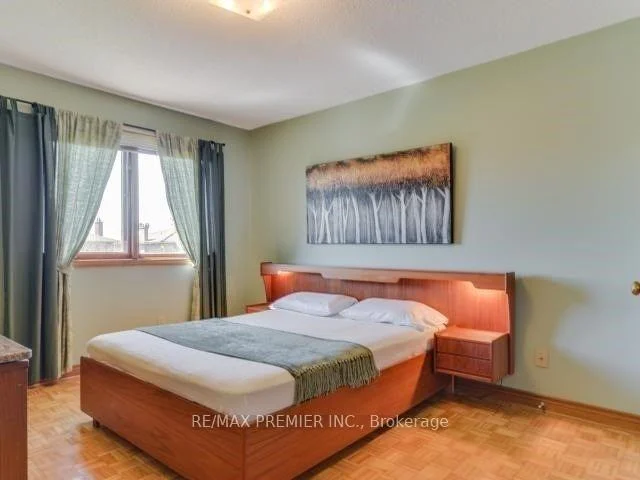 Photo 25 of 29 Carmen Crescent, Vaughan, East Woodbridge — HOMEH