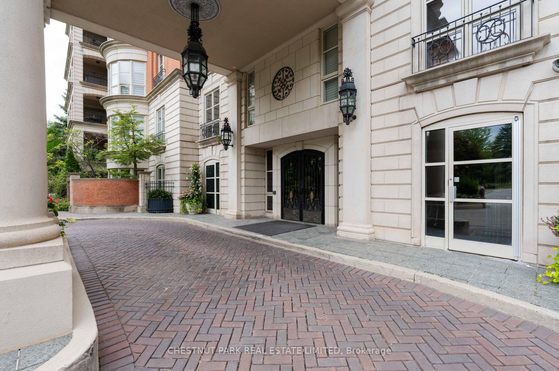 Photo 3 of Unit 9B, 1 Chedington Place, North York, Bridle Path-Sunnybrook-York Mills — HOMEH