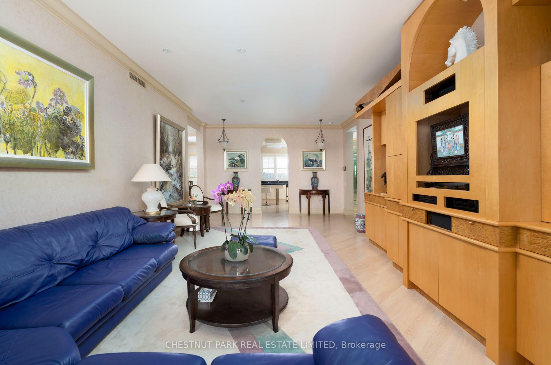 Photo 7 of Unit 9B, 1 Chedington Place, North York, Bridle Path-Sunnybrook-York Mills — HOMEH