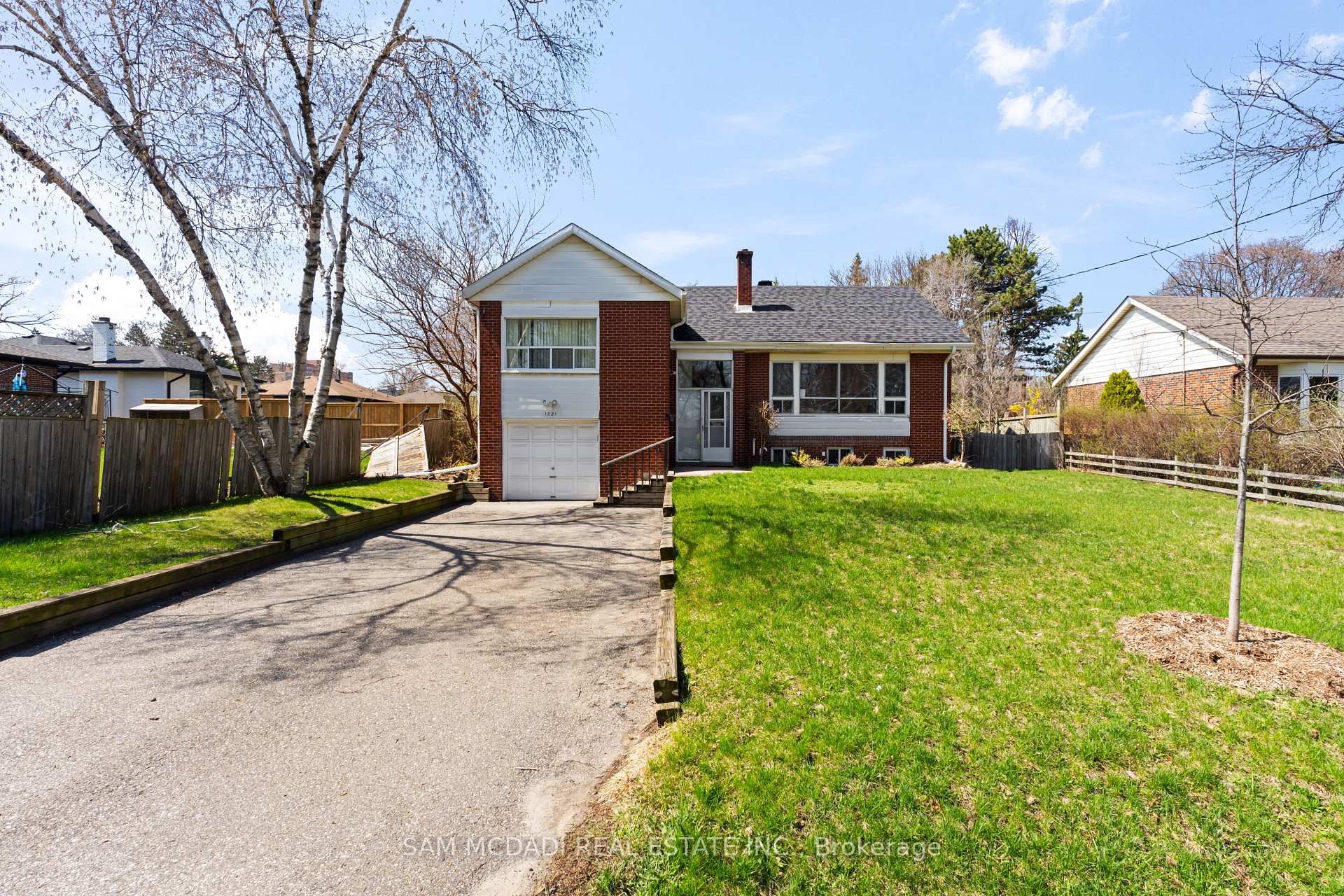 Photo 1 of 1821 Christopher Road, Mississauga, Clarkson — HOMEH